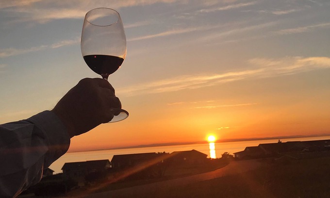 Oak Harbor House | 5 star Spectacular ocean view, sunsets, walk to beach, close to town