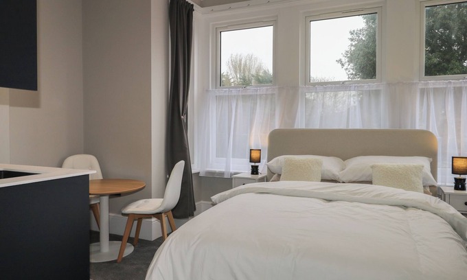 Seaford Cottage | 5 THE CUCKMERE, pet friendly, country holiday cottage in Seaford