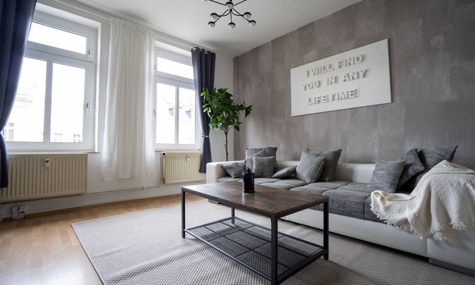 Zentrum-Sued Apartment | 5-zi-boho: 2 Schlafzimmer, 7 Gäste, Arbeitsbereich