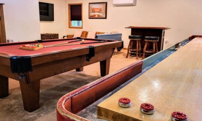 Pocono Lake House | $50 Credit! Billiards Table, Shuffleboard