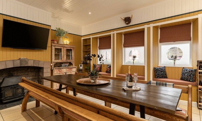 Kingussie House | 50 The High Street - By The House of Danu - 5 Bedroom Townhouse