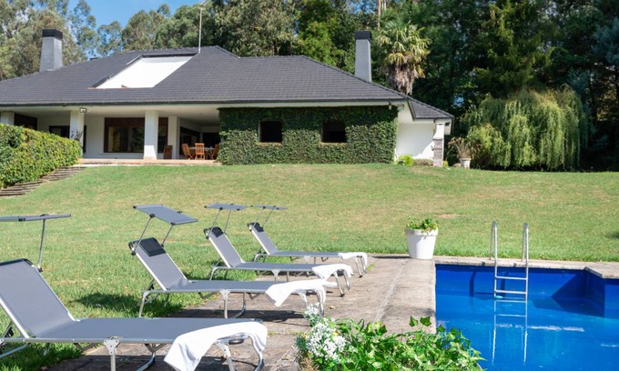 Urduliz Villa | 500 m² Villa ∙ 6 bedrooms ∙ 14 guests