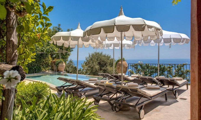 Montepertuso Villa | 500 m² Villa ∙ 8 bedrooms ∙ 20 guests