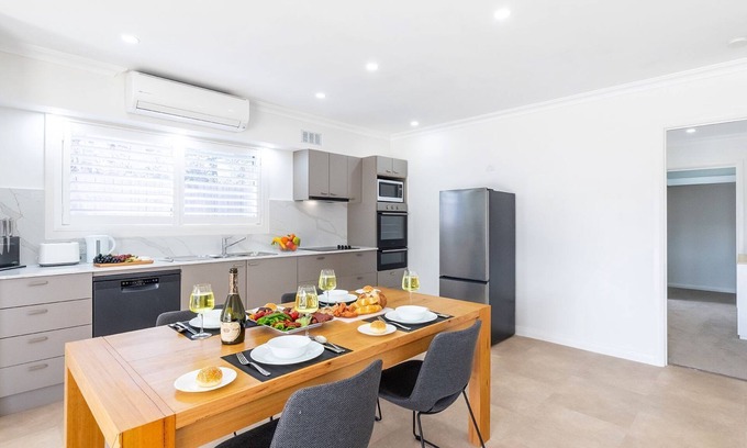 Anna Bay Apartment | 50a Ocean Ave - air con, wi-fi 1 bedroom apartment