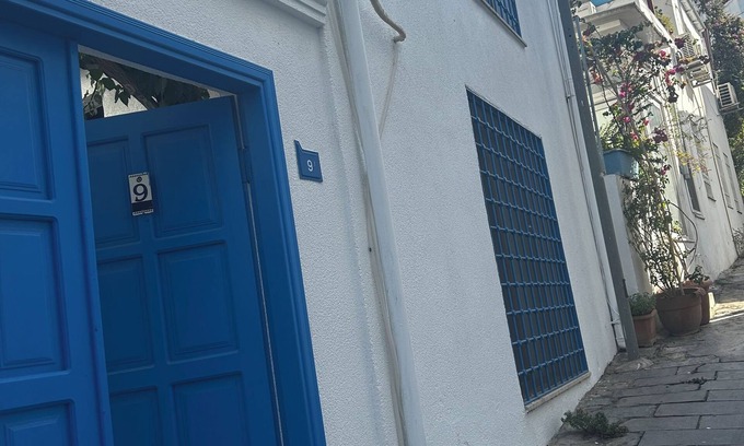 Bodrum City Center House | 50m to the Beach – Private Courtyard House, Sleeps 6