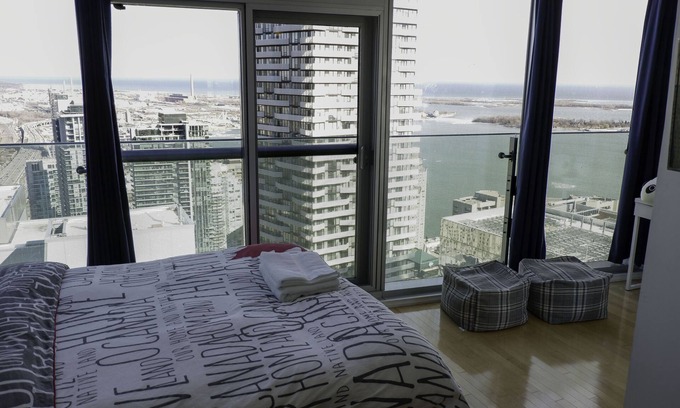 Toronto Entertainment District Condo | 50th+ floor lake view condo beside CN tower