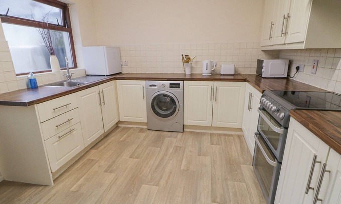 Carnlough Cottage | 51 HIGH STREET, pet friendly, country holiday cottage in Carnlough