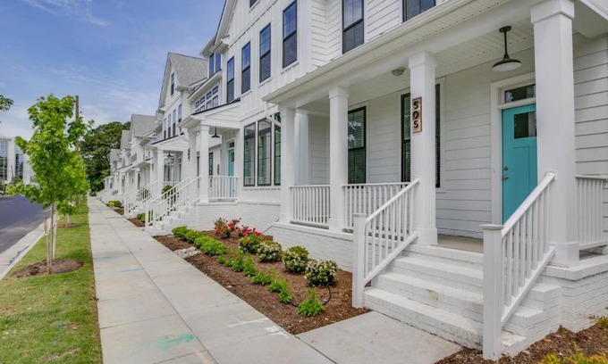 Northeast Virginia Beach House | 519 The Great Neck House