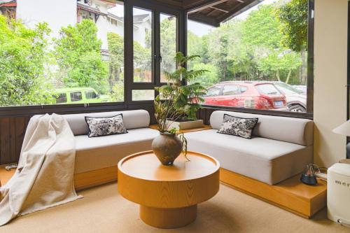 Xihu Villa | 52 Designer B&B