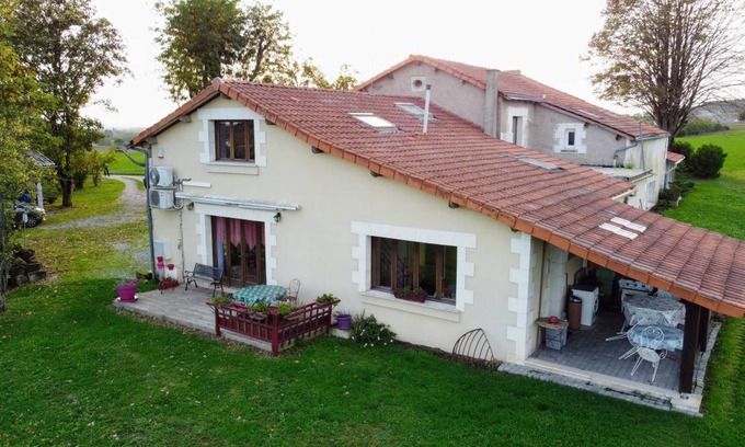 Scorbe-Clairvaux Apartment | 52 m² Apartment ∙ 2 bedrooms ∙ 9 guests