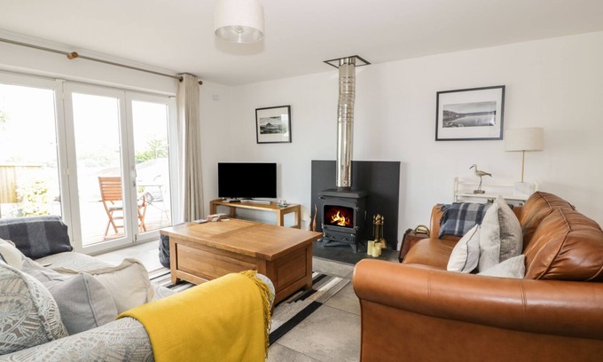 St Dogmaels House | 54 THE MOORINGS, family friendly, with open fire in St Dogmaels