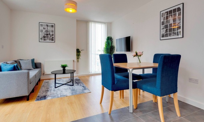 Trumpington Apartment | 54 Woodpecker Way · Modern apartment near Addenbrookes | Free parking | Pass the Keys