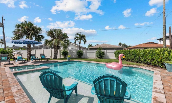 Naples Park Apartment | 541 SeaScape Cottage · Walk2Beach