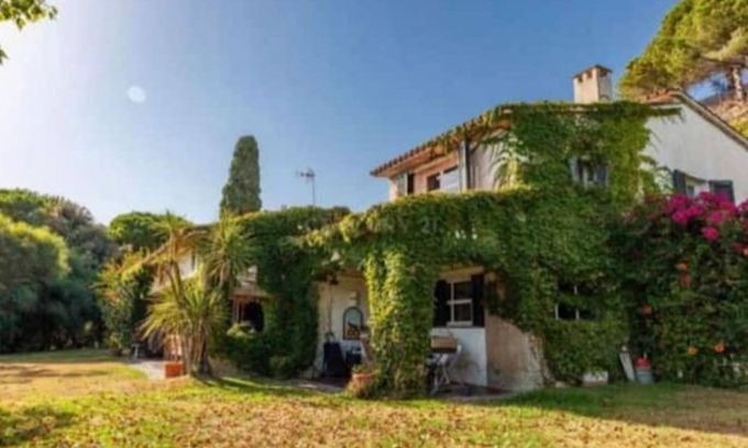 Sant Vicenc de Montalt Villa | 550 m2 house with swimming pool, porch, barbecue, gardens in a 8,000 m2 property.