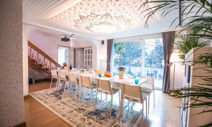 Seongbuk-dong House | 550 m² House ∙ 5 bedrooms ∙ 20 guests