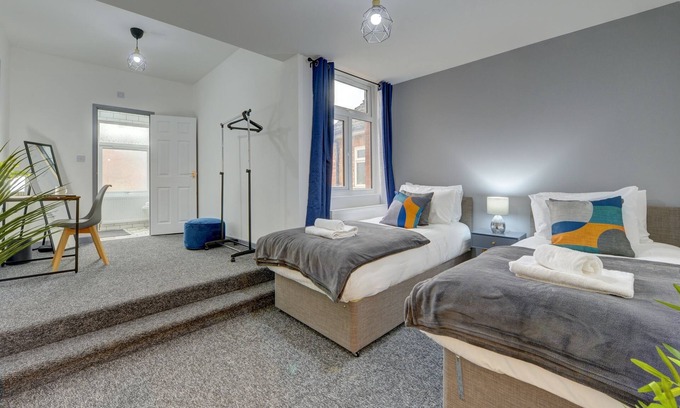 Coventry House | 56HRC 5 BedRoom House| Garden| Parking PFP