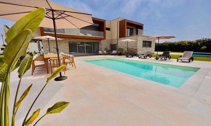 Torreira Villa | 590 m² Villa ∙ 4 bedrooms ∙ 10 guests
