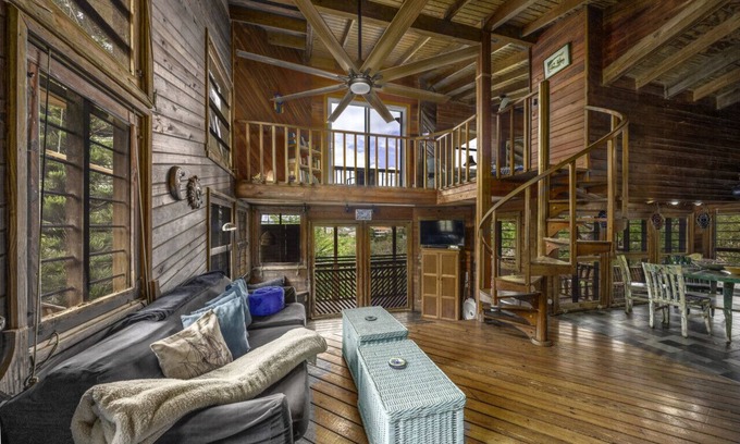 Nazareth Cabin | 5BR Bohemian Caribbean Cabin - walk to the beach!