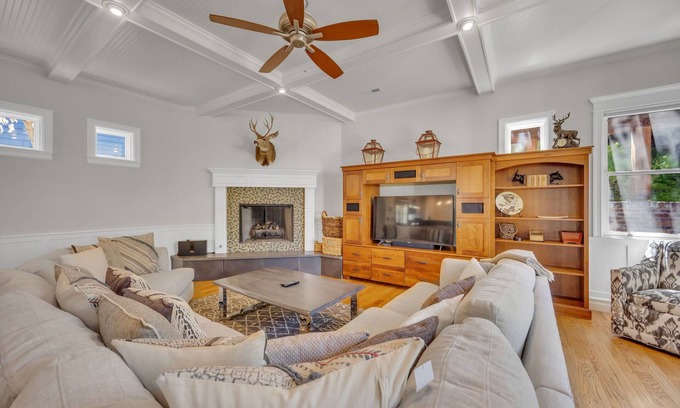 Downtown Park City House | 5BR Park City Retreat | Hot Tub, Walk to Main St!