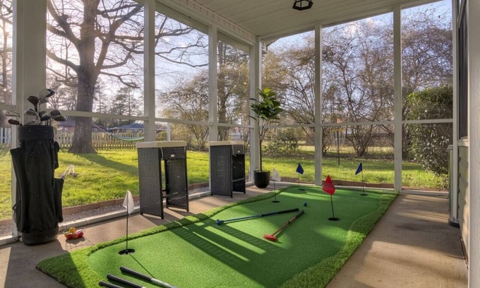 National Hills House | 5min to AN Golf Club l Pet-Friendly l Big Backyard, BBQ & Fun Activities