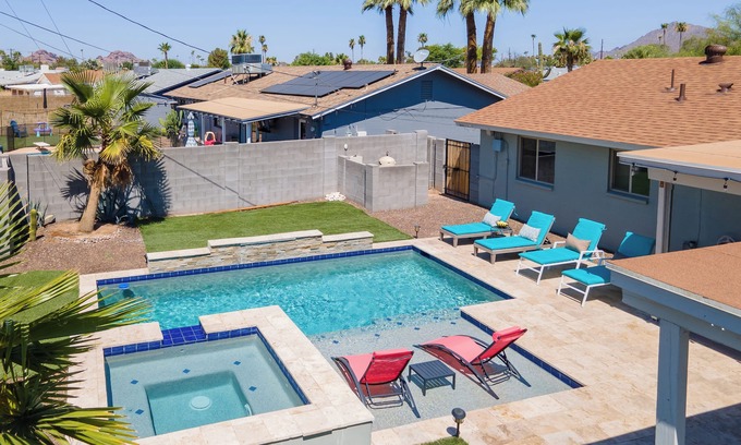 Cox Heights House | 5mins to Old Town! Pool & Spa w/covered patio & Outdoor TV!