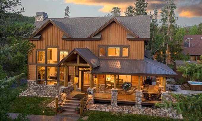 Weisshorn House | 5Stars! "Like Staying at the Ritz!" Luxury in-town Home, Amazing Views & Hot Tub