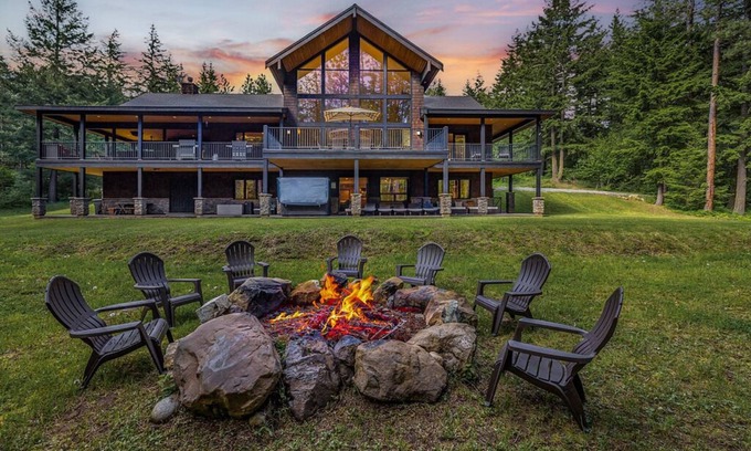 Ronald House | 6,200sqft Dream Mountain Home + WEEKDAY SAVINGS