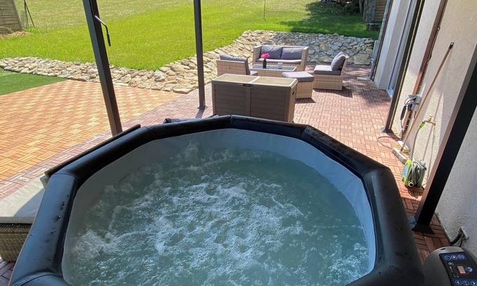 Thesee House | 6/8 person gîte with swimming pool and jacuzzi