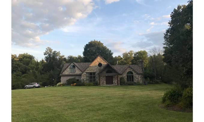 Poughkeepsie House | 6 Acre Private Hudson Valley Estate