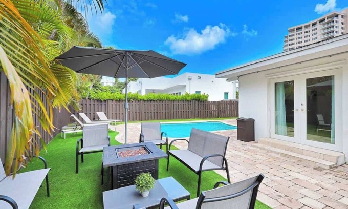 Harbor Beach House | 6 BDRM Paradise - Steps to Ocean