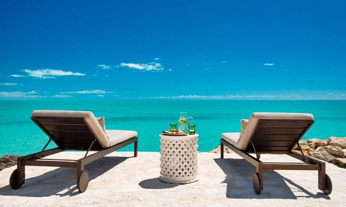 Venetian Road Settlement Villa | 6 Bedroom Villa - Beachfront Alcove - Turks & Caicos