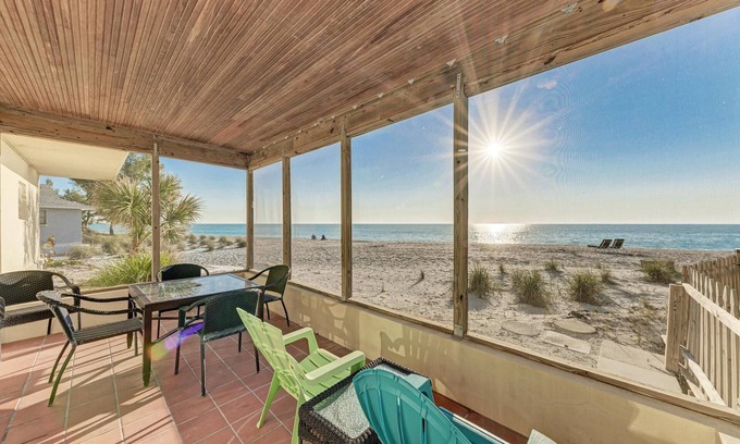 Englewood House | 6 Bedroom/5 Bathroom Direct Beachfront Home Located on the Gulf of Mexico