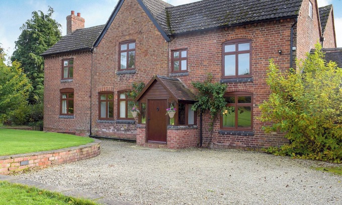 Loppington Cottage | 6 bedroom accommodation in Noneley, near Shrewsbury