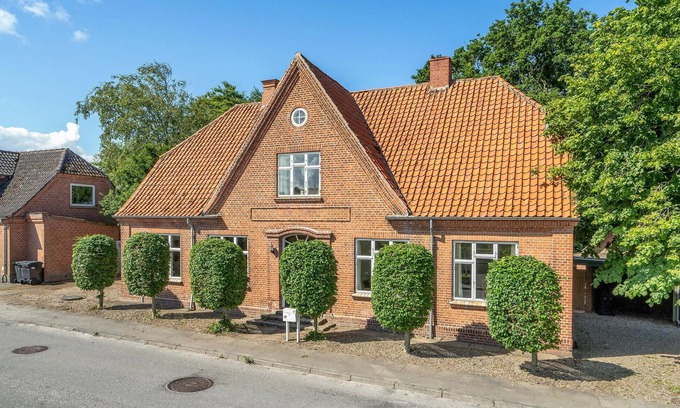 Roslev House | 6 bedroom amazing home in Roslev