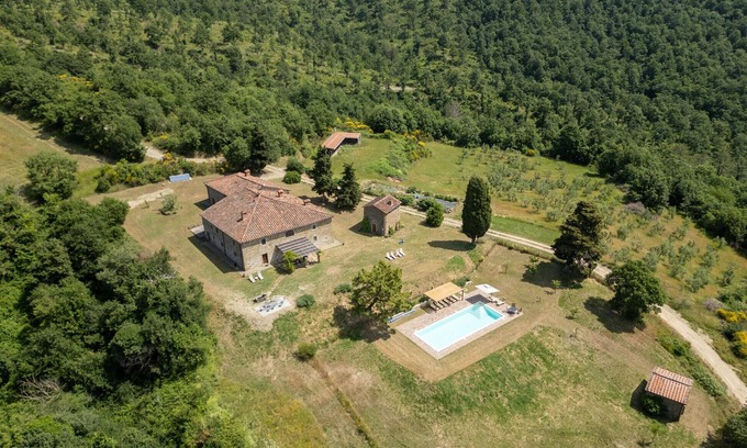 Anghiari House | 6 bedroom awesome home in Anghiari