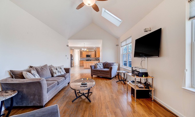 Chester House | 6 bedroom colonial house