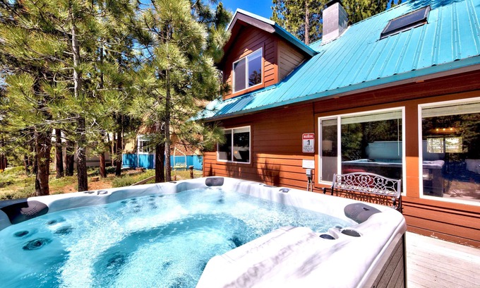 Montgomery Estates Cabin | 6 Bedroom, Game Room, Hot Tub, Near Lake and Trails, EV Charger, 12 guests+Extra Kids