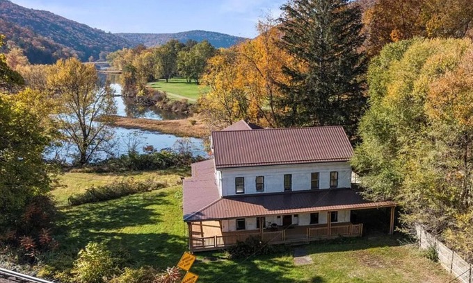 Fryburg House | 6 Bedroom Historic Waterfront Gem in Tionesta. Hunter’s Haven, Couples Retreat