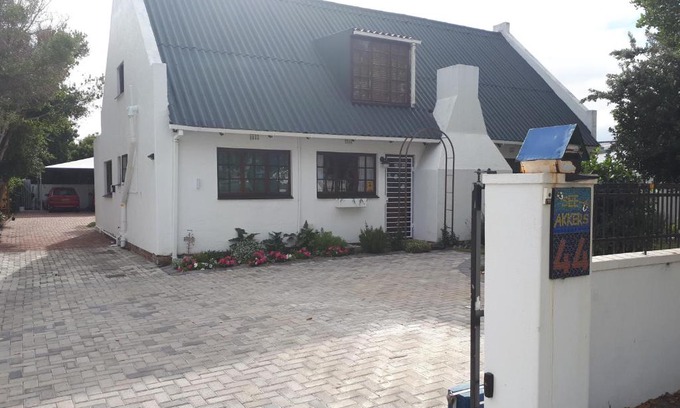 Sandbaai Apartment | 6 bedroom house and cottage