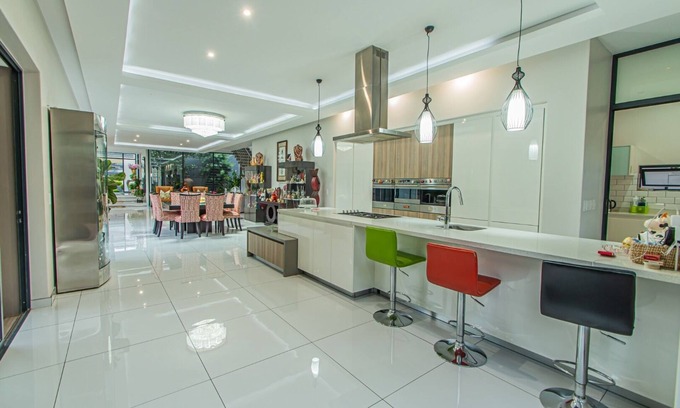 Umhlanga Villa | 6 Bedroom House in Umhlanga