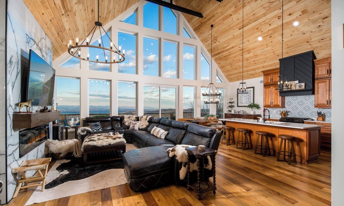 Moravian Falls Ski Chalet | 6-bedroom mountain top chalet with spectacular long range mountain views