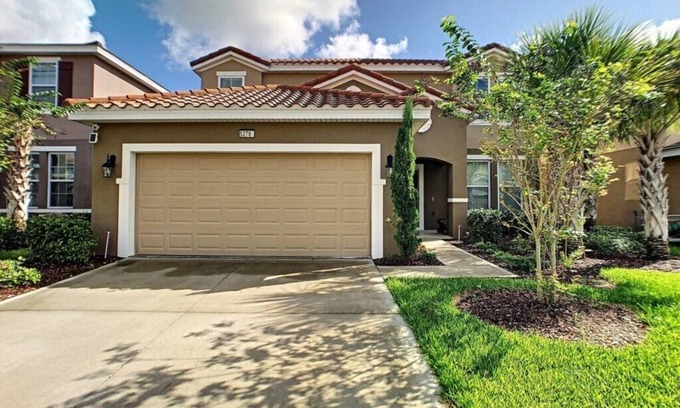 Loughman House | 6 Bedrooms/5.5 Bathrooms/Solterra (5278WW)