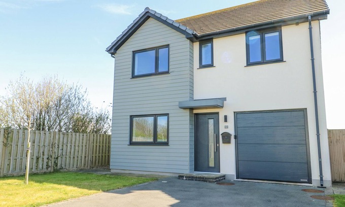 Llanfaelog Cottage | 6 GWEL YR WYDDFA, pet friendly, country holiday cottage in Rhosneigr