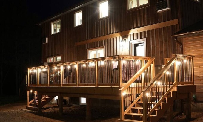 Algonquin Highlands Apartment | #6 Lodge Room (1 King Bed)