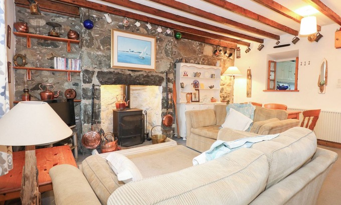 Llanystumdwy House | 6 MAEN Y WERN, pet friendly, character holiday cottage in Criccieth
