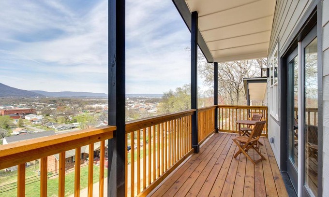 Rossville House | 6 Mi to Chattanooga Home with Balcony and Dtwn Views!