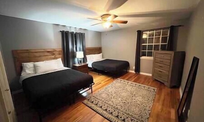Nashville House | 6 Mi to Downtown! Large house!