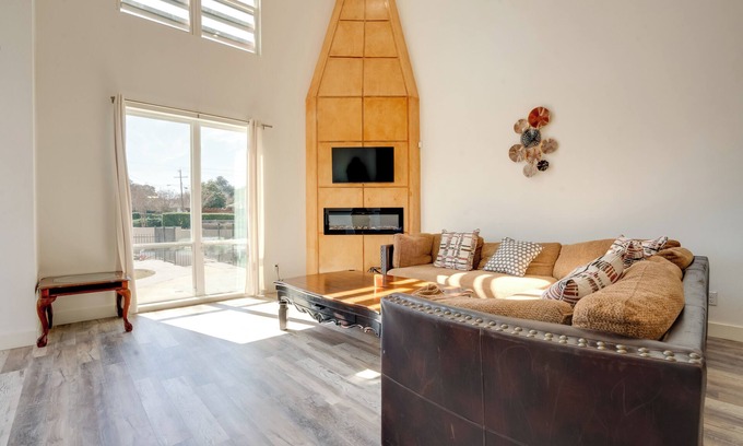 Park Central House | 6 Mi to Galleria: Spacious Dallas Townhome!