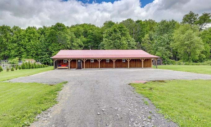 Dover House | 6 Mi to Main Street: Dog-Friendly Home in Dover!