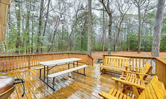Allen House | 6 Mi to Salisbury: Forest-View Sanctuary!